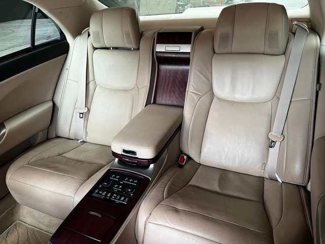 Toyota CROWN MAJESTA 2013-03 2532-1