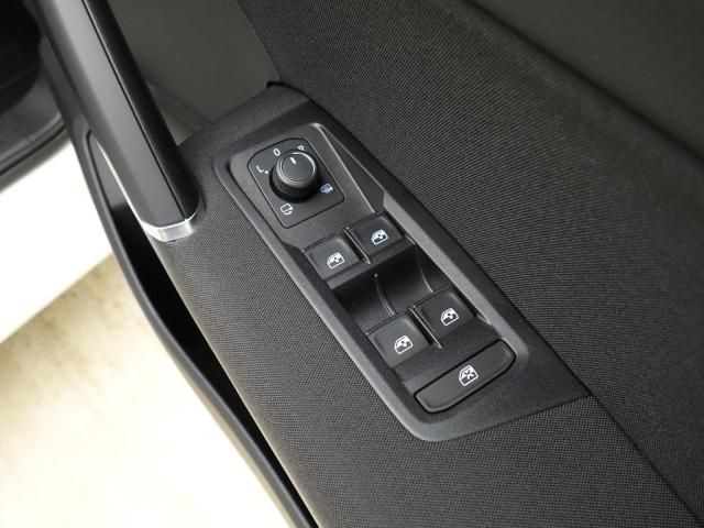 VolksWagen GOLF TOURAN 2018-09 10914-19