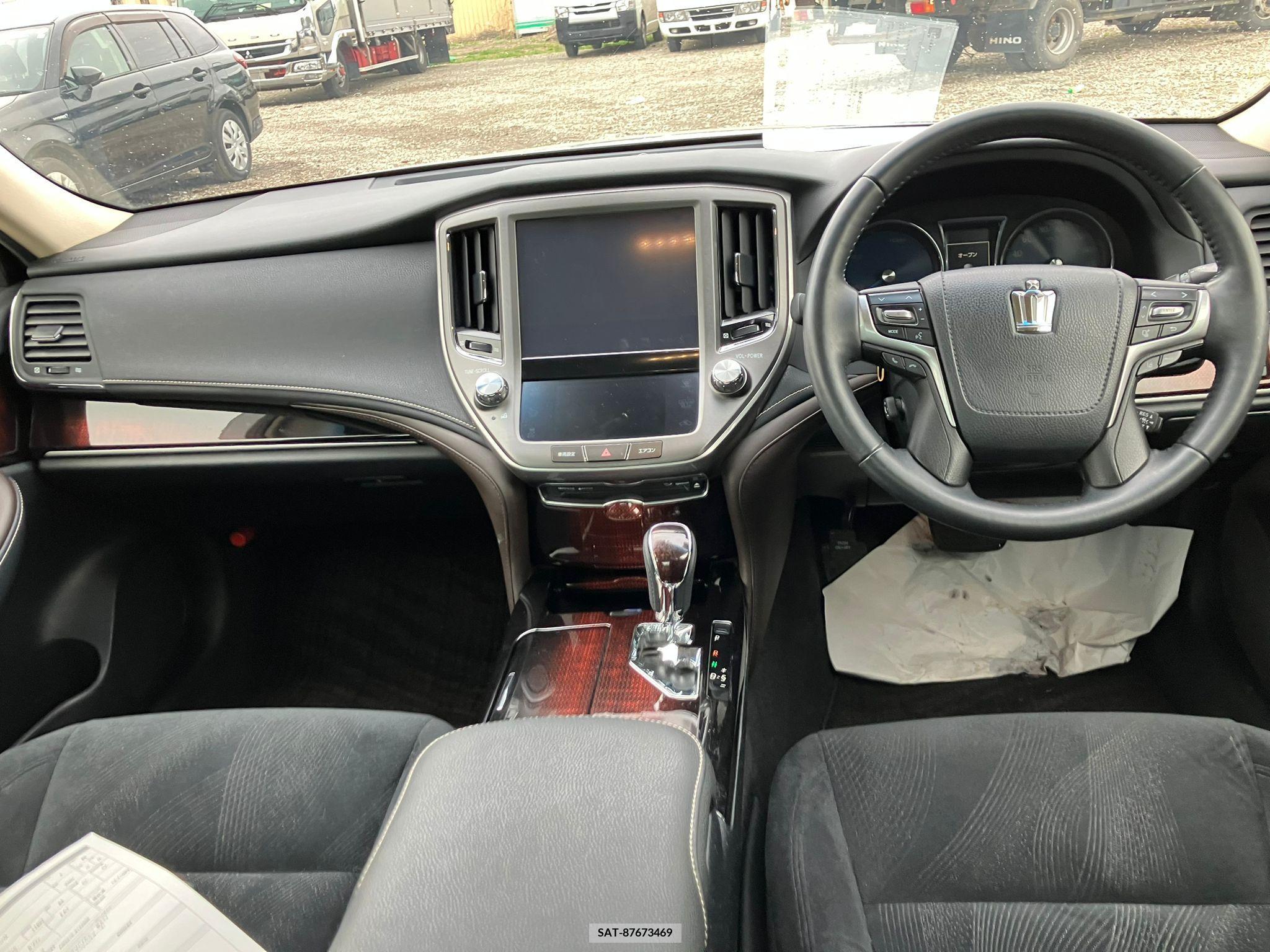 Toyota CROWN HYBRID 2017-02 258144-13