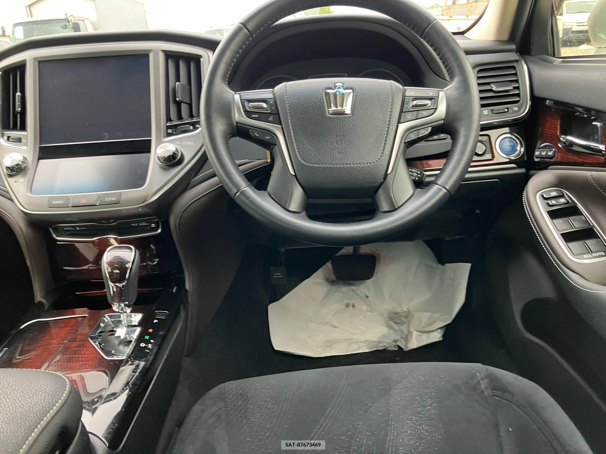 Toyota CROWN HYBRID 2017-02 258144-14