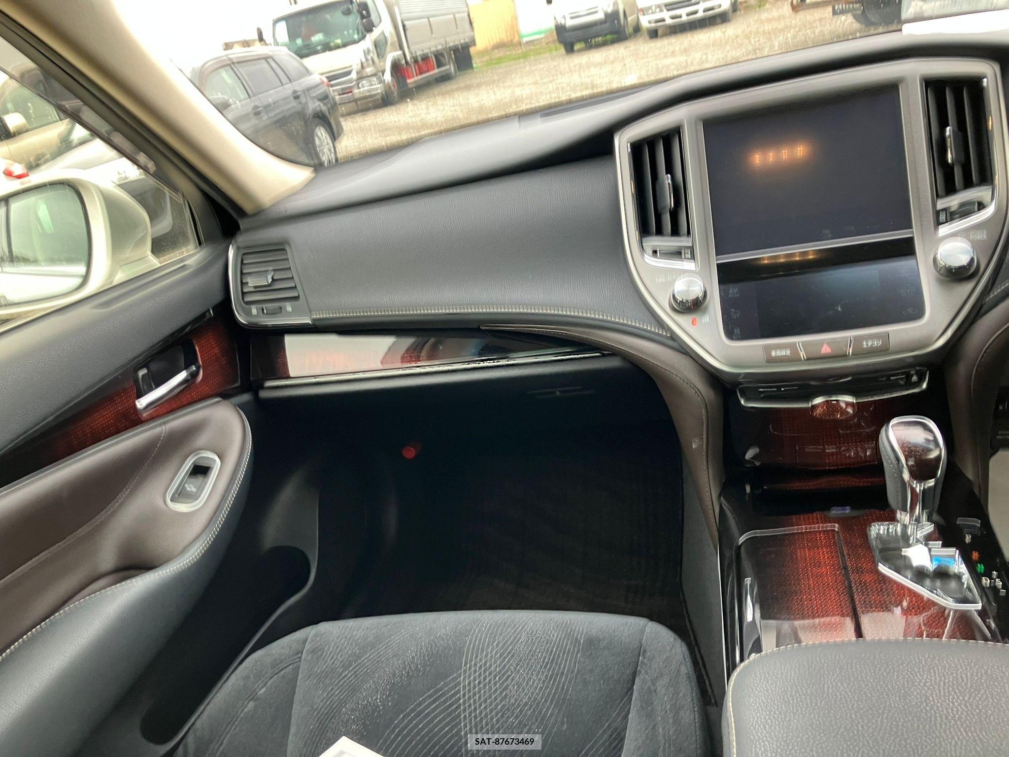 Toyota CROWN HYBRID 2017-02 258144-15