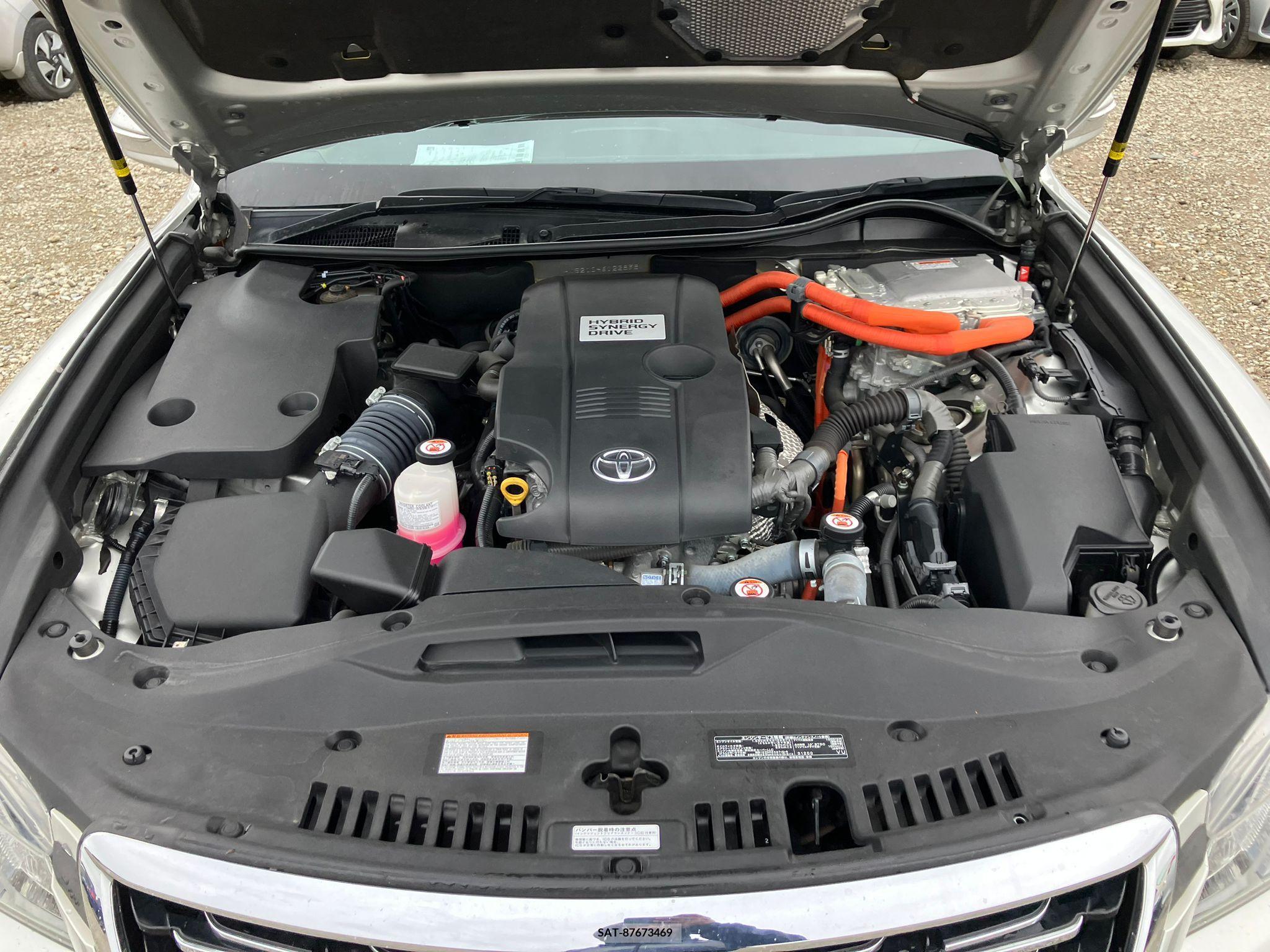 Toyota CROWN HYBRID 2017-02 258144-25