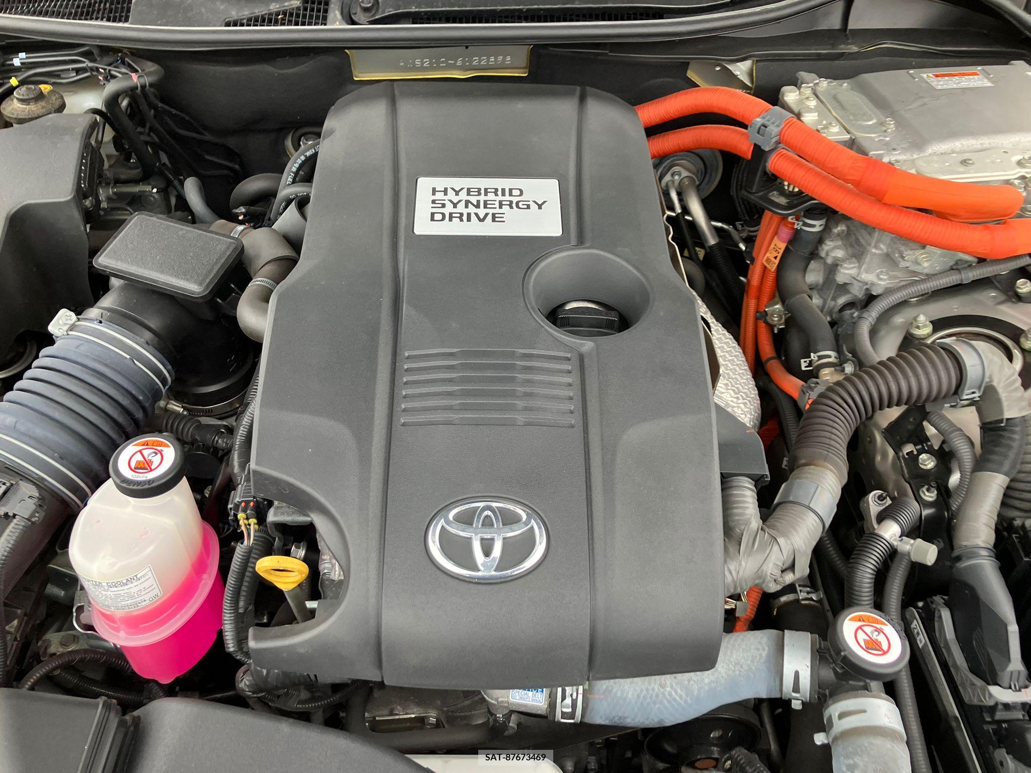 Toyota CROWN HYBRID 2017-02 258144-26
