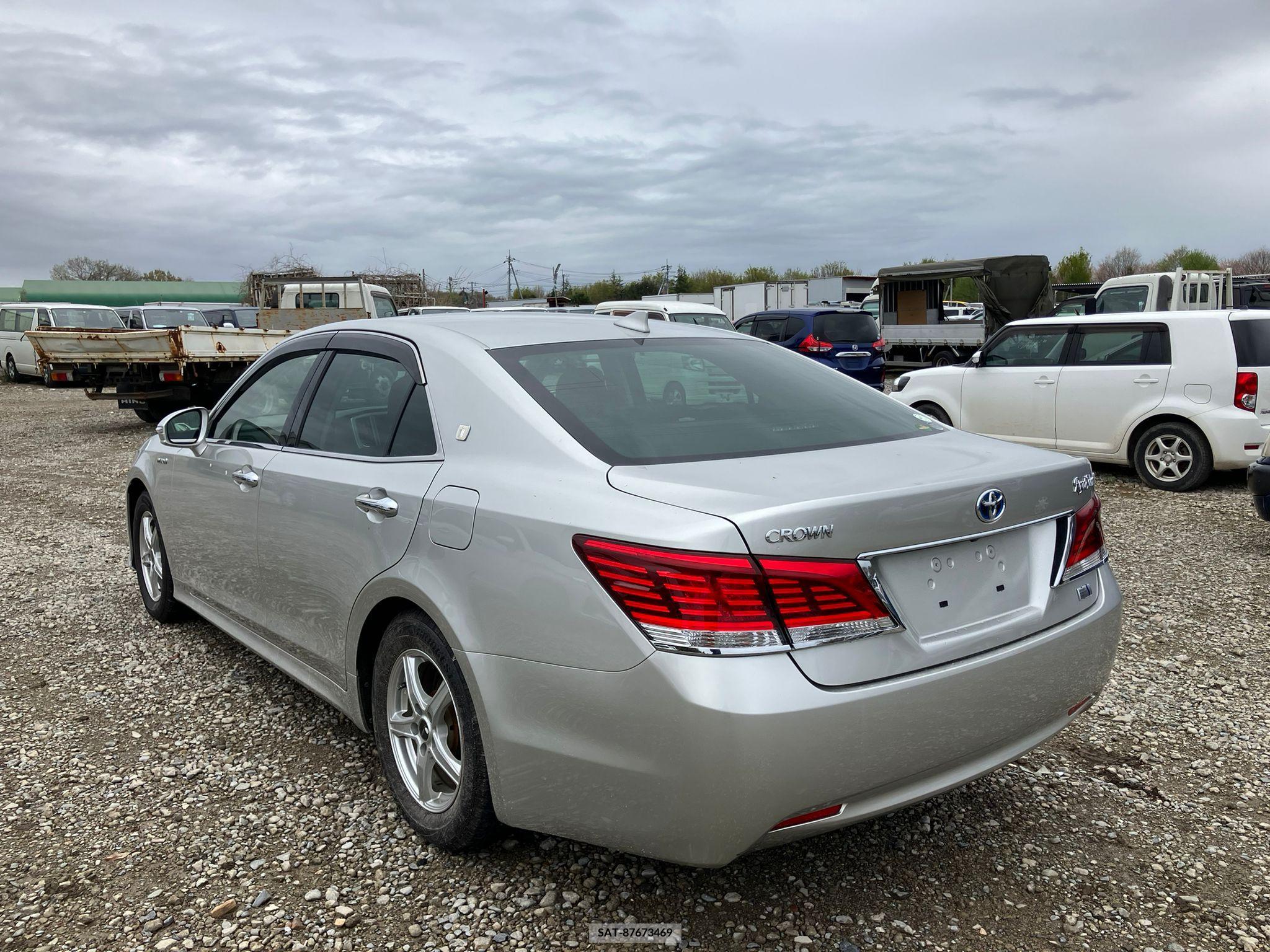 Toyota CROWN HYBRID 2017-02 258144-2