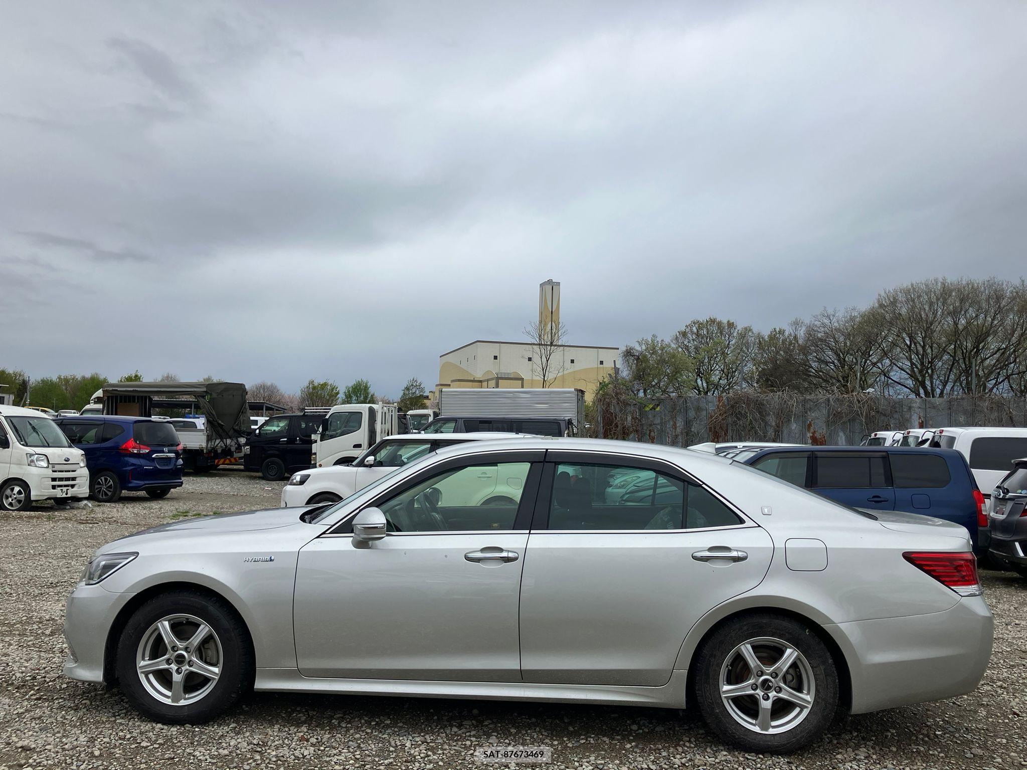 Toyota CROWN HYBRID 2017-02 258144-5