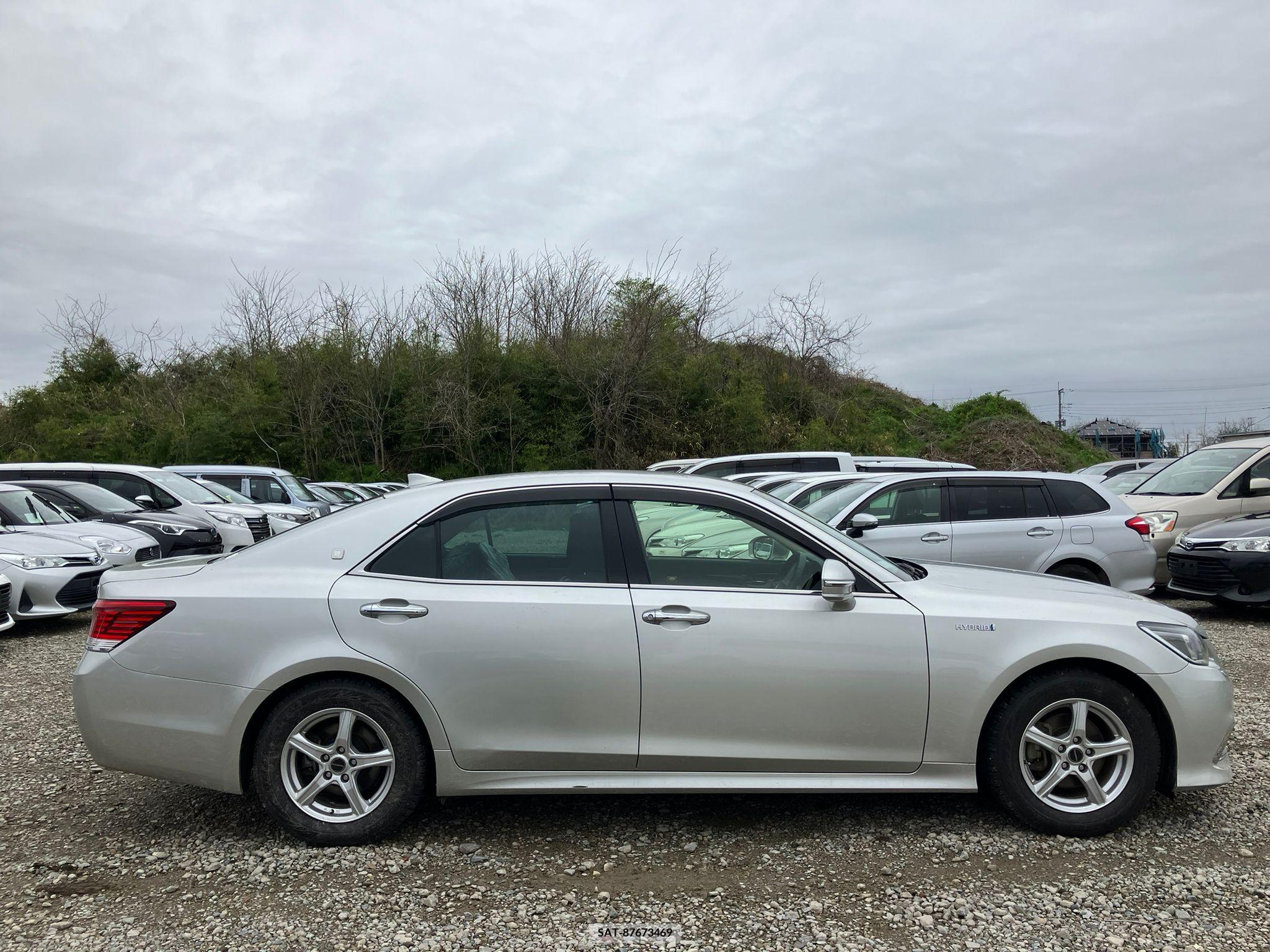 Toyota CROWN HYBRID 2017-02 258144-6