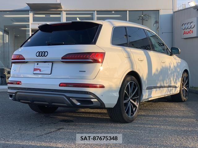 Audi Q7 2021-04 261322-1