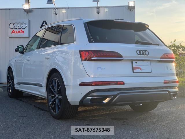 Audi Q7 2021-04 261322-5
