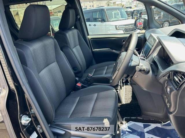 Toyota VOXY 2019-04 385769-10