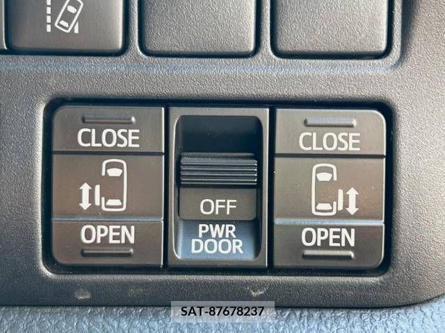 Toyota VOXY 2019-04 385769-7