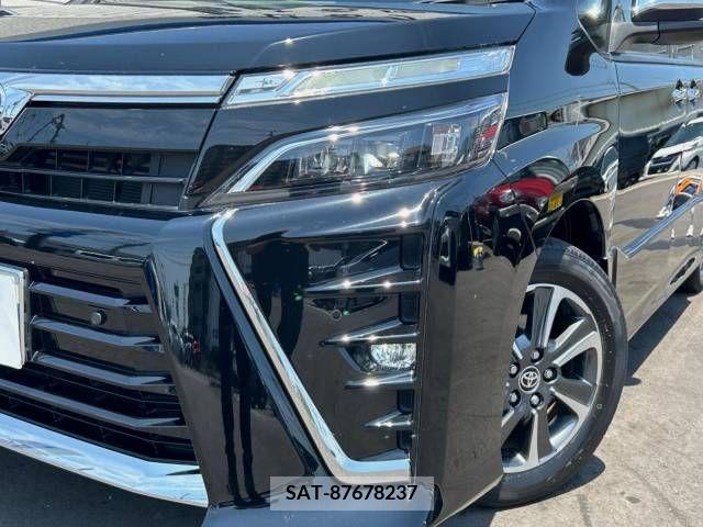Toyota VOXY 2019-04 385769-18