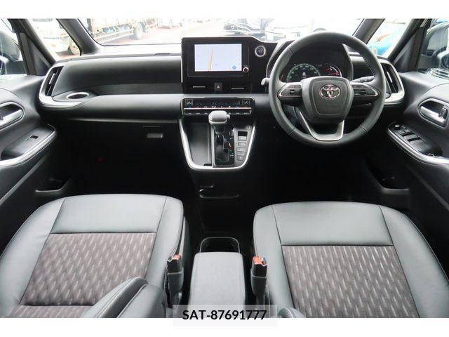 Toyota NOAH 2022-10 279532-5
