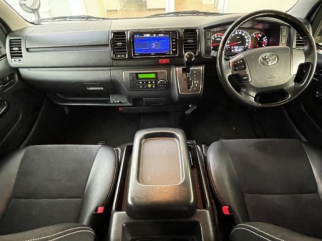 Toyota HIACE VAN 2016-03 28437-1