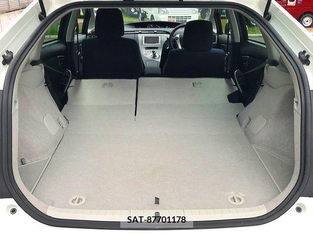 Toyota PRIUS 2013-08 366506-24