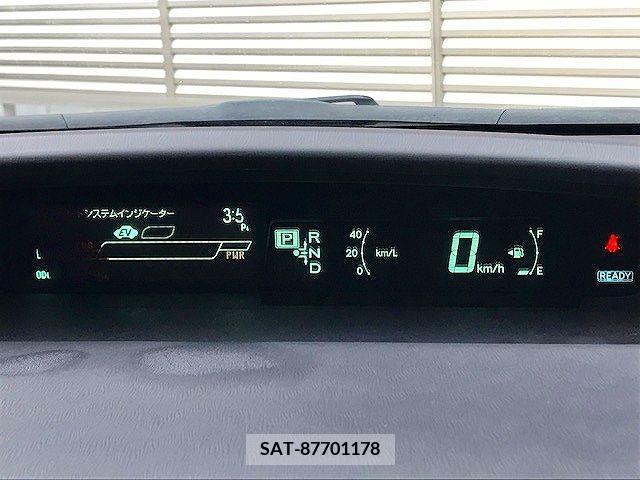 Toyota PRIUS 2013-08 366506-7