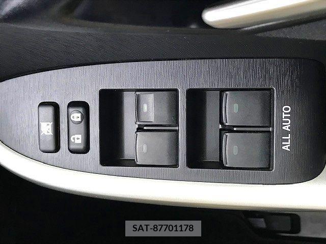 Toyota PRIUS 2013-08 366506-23