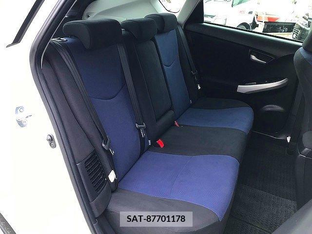Toyota PRIUS 2013-08 366506-9