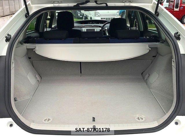 Toyota PRIUS 2013-08 366506-20