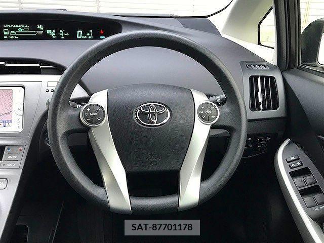 Toyota PRIUS 2013-08 366506-13