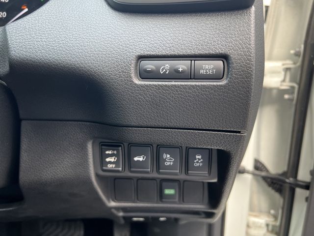 Nissan X-TRAIL 2015-09 182098-15