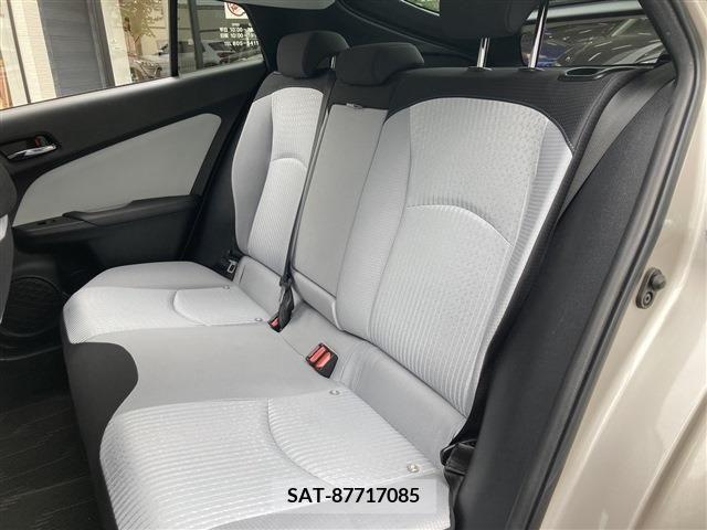 Toyota PRIUS 2016-01 322330-18