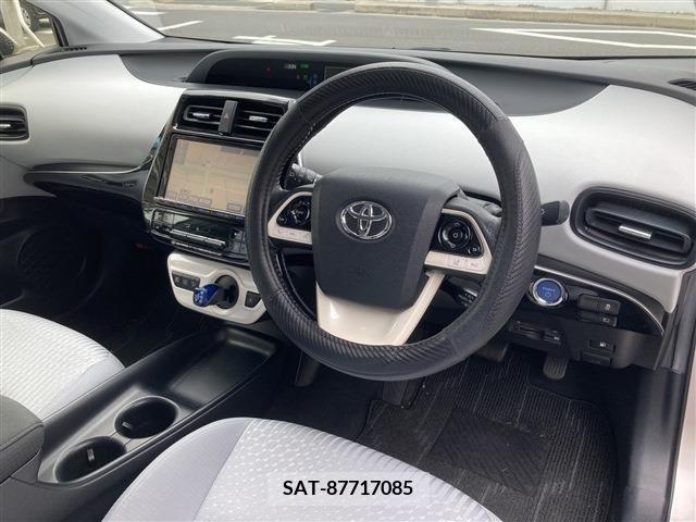 Toyota PRIUS 2016-01 322330-7