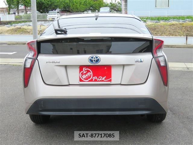 Toyota PRIUS 2016-01 322330-5