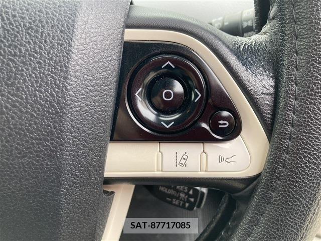 Toyota PRIUS 2016-01 322330-11