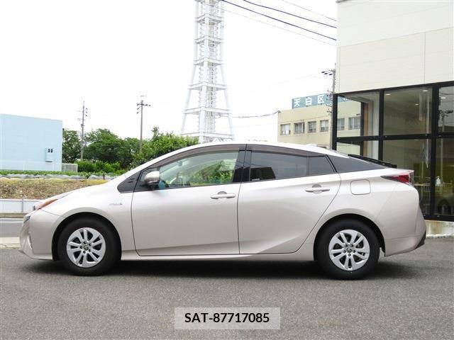 Toyota PRIUS 2016-01 322330-4