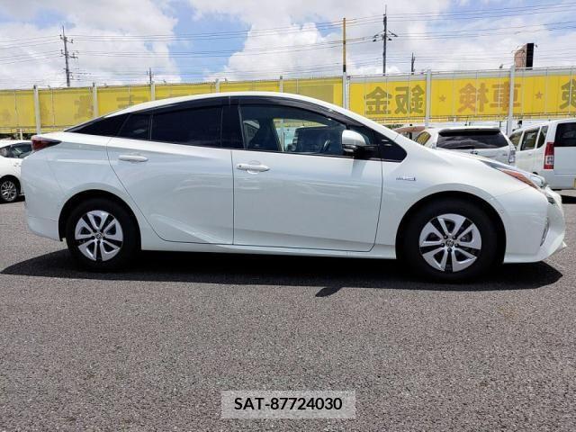 Toyota PRIUS 2016-06 352912-10