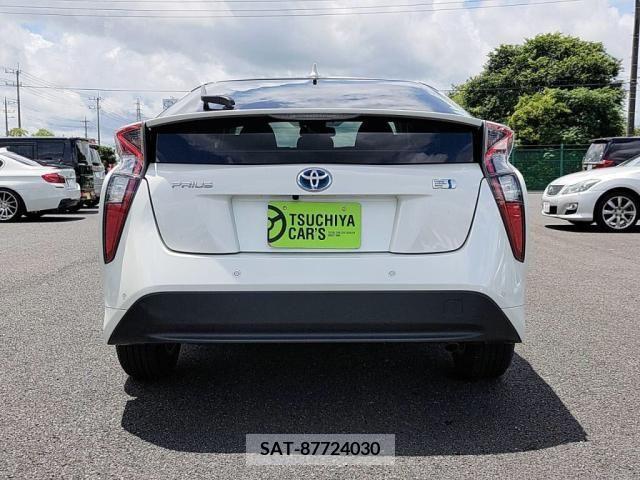 Toyota PRIUS 2016-06 352912-9