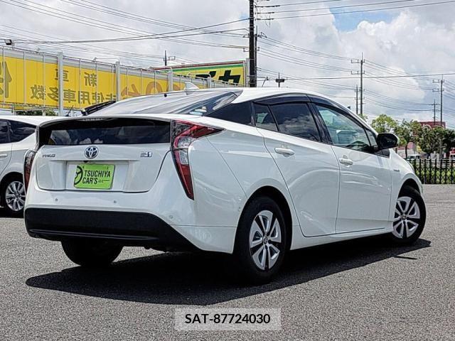 Toyota PRIUS 2016-06 352912-1