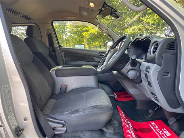 Nissan NV350 Caravan 2013-06 4217-8