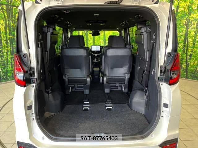 Toyota NOAH 2022-11 392829-11
