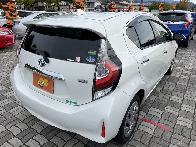 Toyota AQUA 2018-03 12230-2