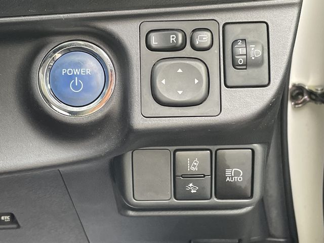 Toyota AQUA 2018-03 12230-15