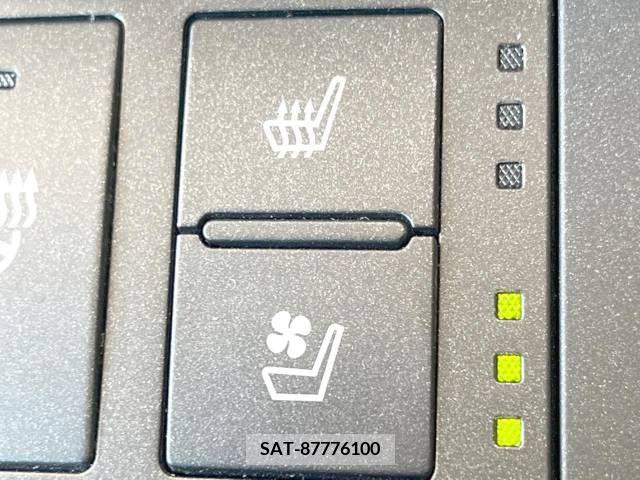 Lexus IS 2021-05 275475-8