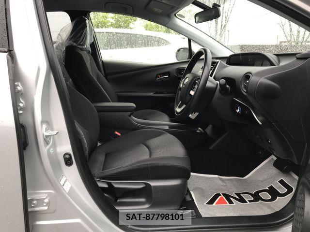 Toyota PRIUS 2018-05 241233-9