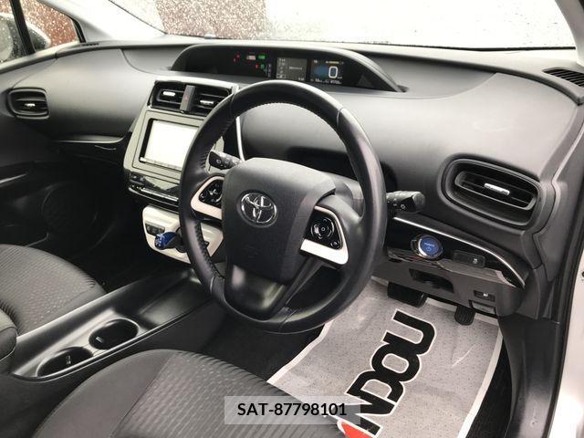 Toyota PRIUS 2018-05 241233-10