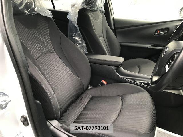 Toyota PRIUS 2018-05 241233-11