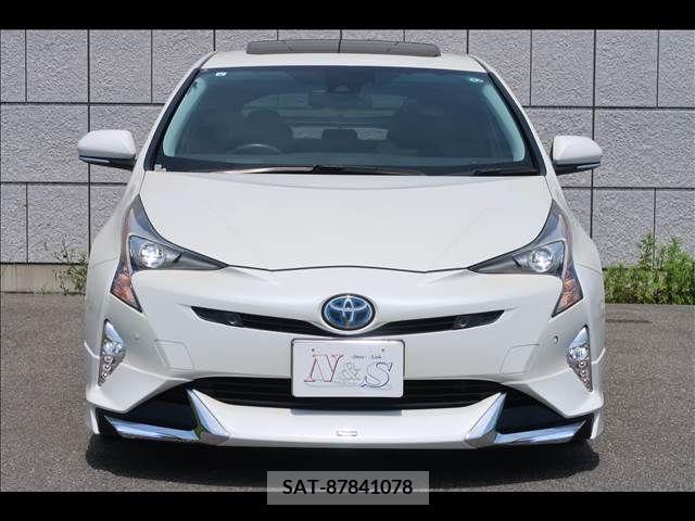 Toyota PRIUS 2017-04 282290-1