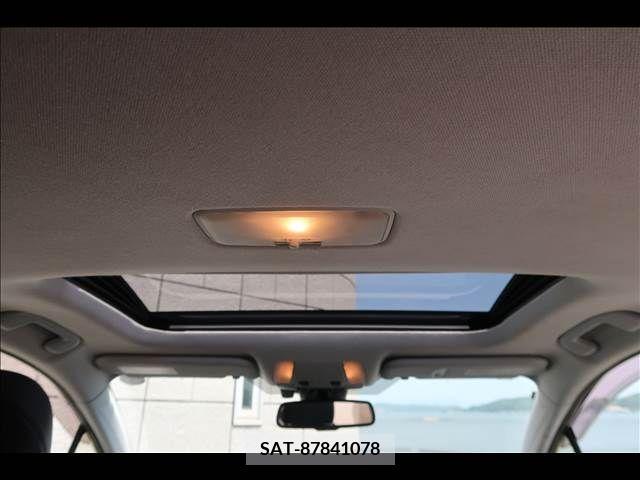 Toyota PRIUS 2017-04 282290-9