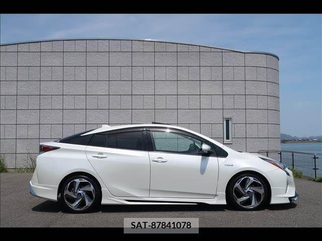 Toyota PRIUS 2017-04 282290-6