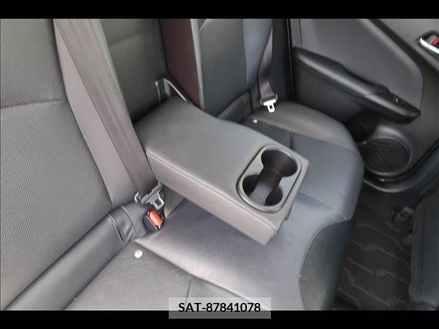 Toyota PRIUS 2017-04 282290-14