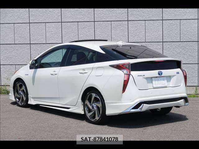 Toyota PRIUS 2017-04 282290-3