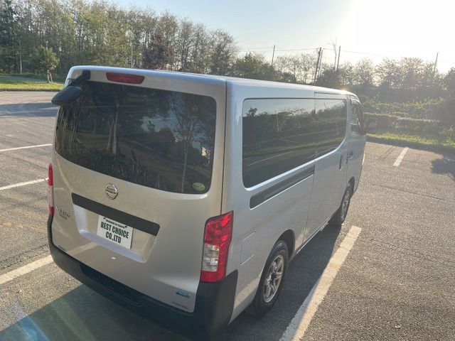 Nissan NV350 Caravan 2013-06 19389-11