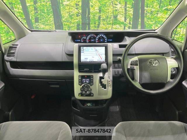 Toyota VOXY 2011-11 321345-1