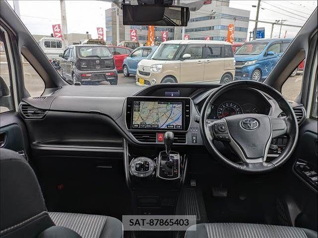 Toyota VOXY 2017-11 235210-1