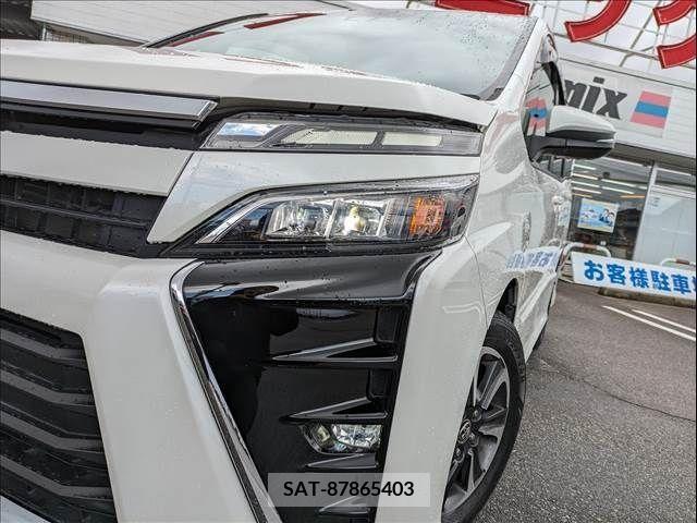 Toyota VOXY 2017-11 235210-2