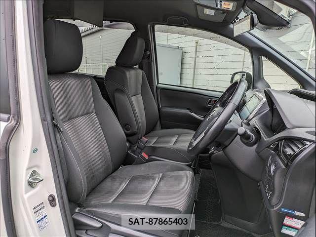 Toyota VOXY 2017-11 235210-3